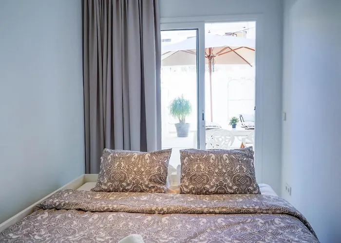 Camelot By Hello Homes סיטגס